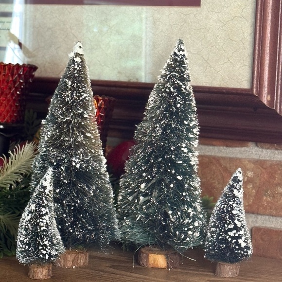 Snowy Evergreens Holiday Tree Set of 4 - Picture 1 of 7
